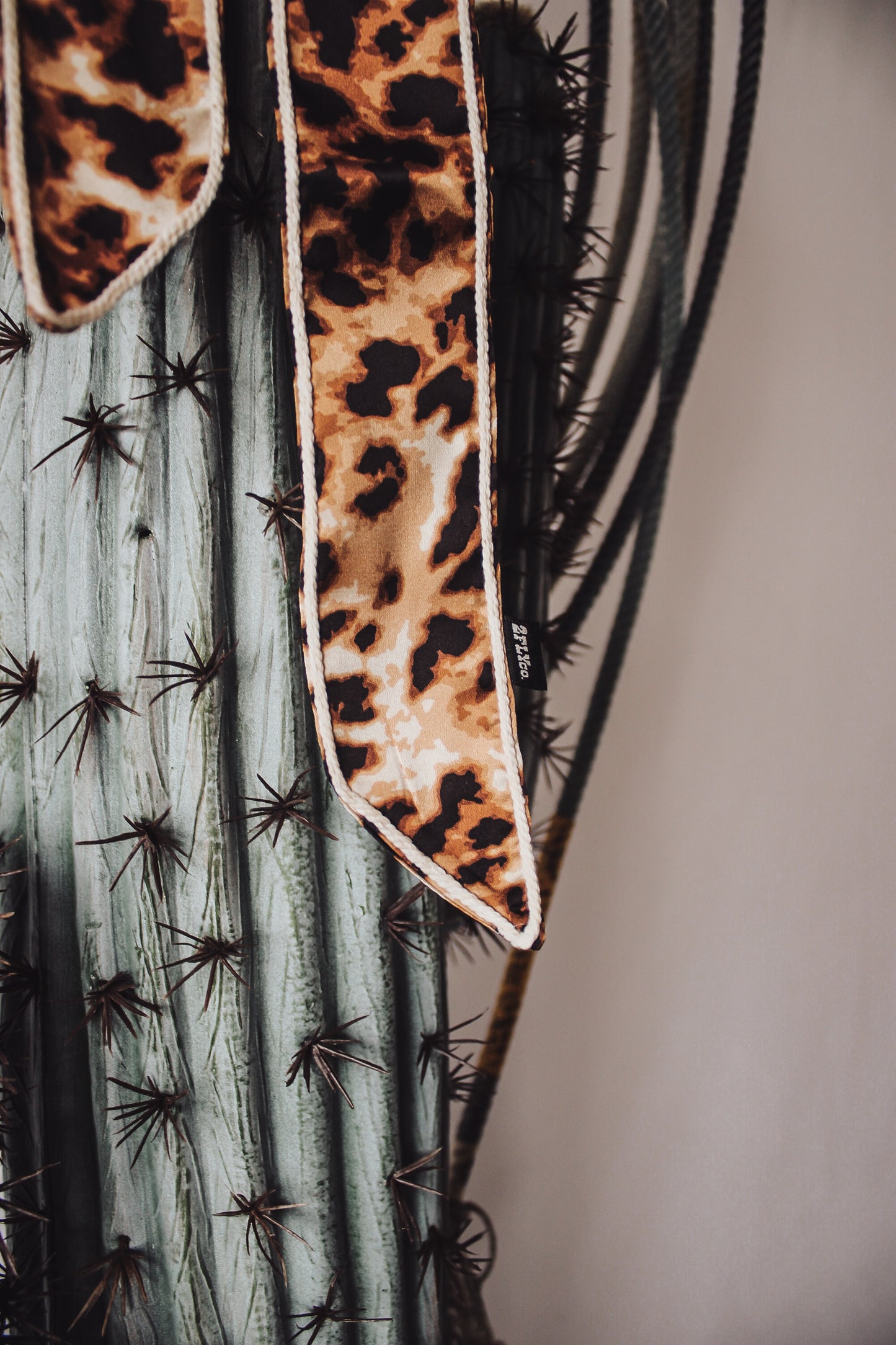 Trail Knot Twilly Meowdy