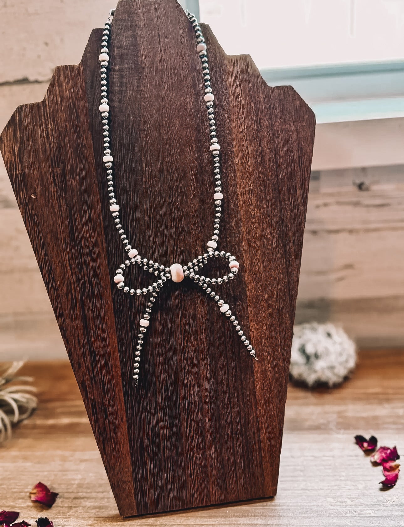The Bijoux Fab - Pink Conch Bow Necklace