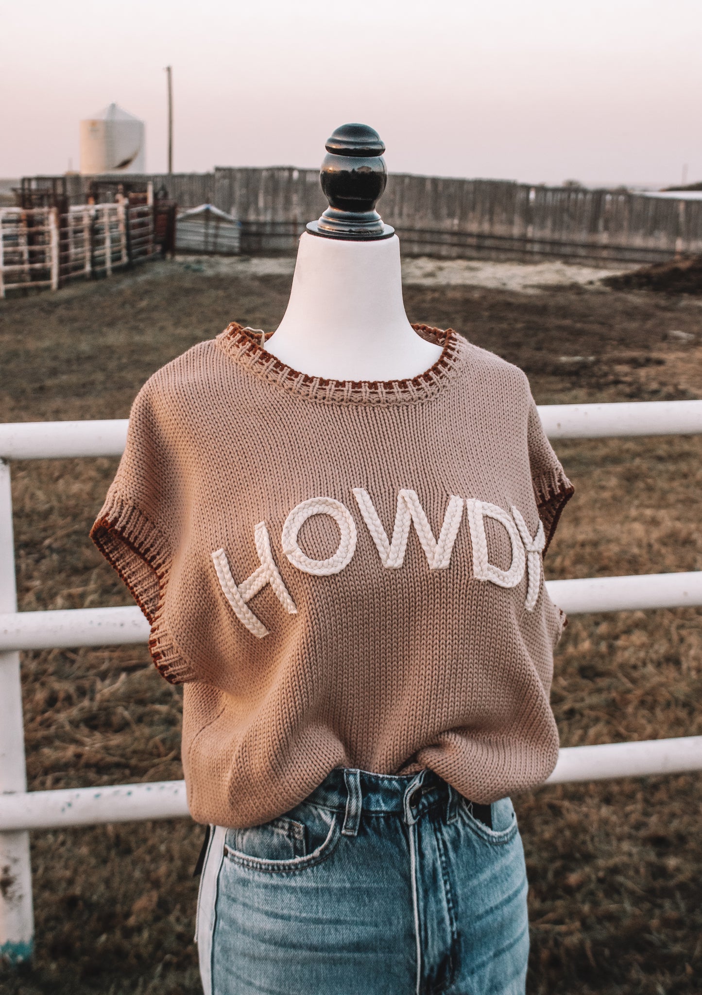 Howdy Contrast Stitch Vest